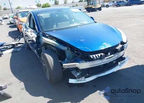 2018 Tesla Model 3 Long Range/Mid Range z USA, uszkodzony, nr VIN 5YJ3E1EA5JF041958